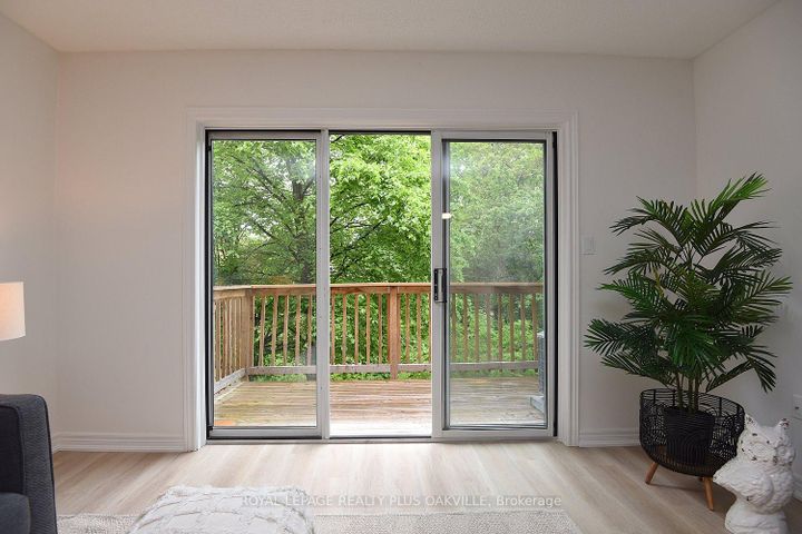 Photo 3 at 14 - 4045 Upper Middle Road, Rose, Burlington