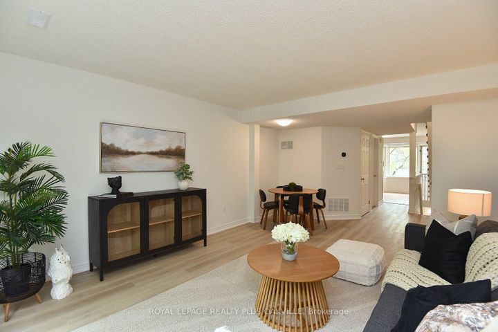 Photo 5 at 14 - 4045 Upper Middle Road, Rose, Burlington