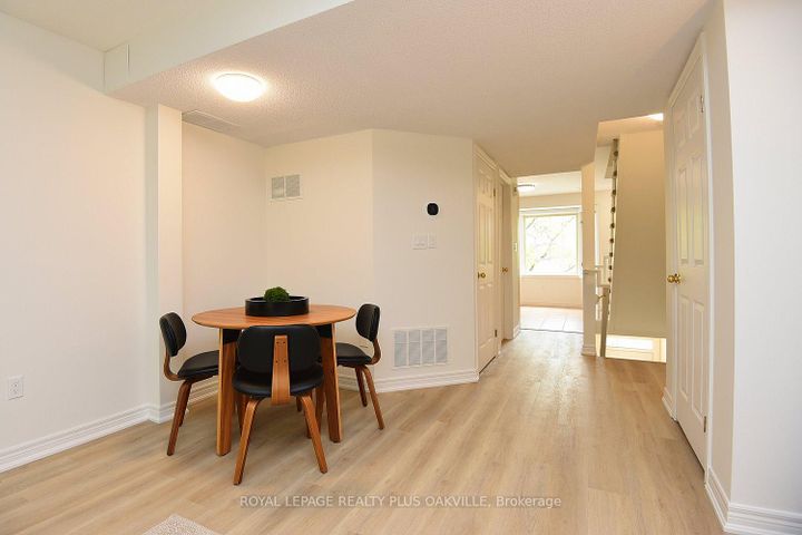 Photo 8 at 14 - 4045 Upper Middle Road, Rose, Burlington