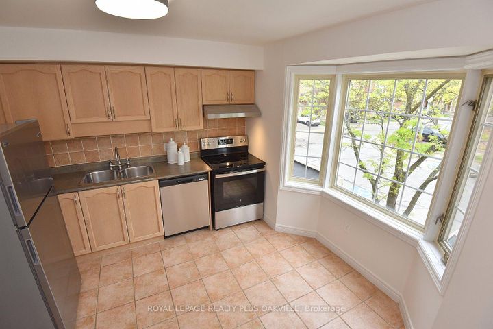 Photo 11 at 14 - 4045 Upper Middle Road, Rose, Burlington