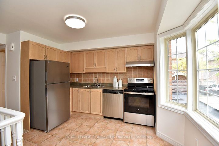 Photo 12 at 14 - 4045 Upper Middle Road, Rose, Burlington