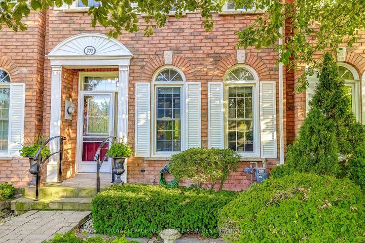 Photo 3 at 200 Glenashton Drive, RO River Oaks, Oakville