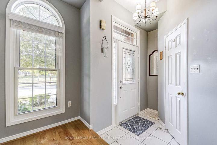 Photo 9 at 200 Glenashton Drive, RO River Oaks, Oakville