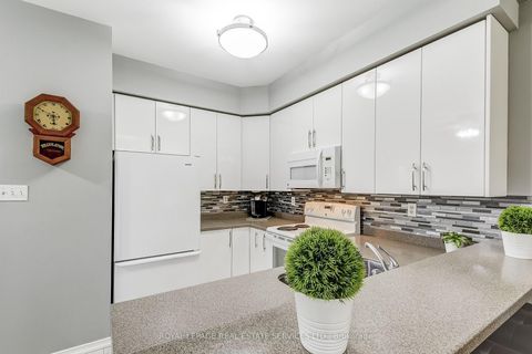 Photo 14 at 200 Glenashton Drive, RO River Oaks, Oakville