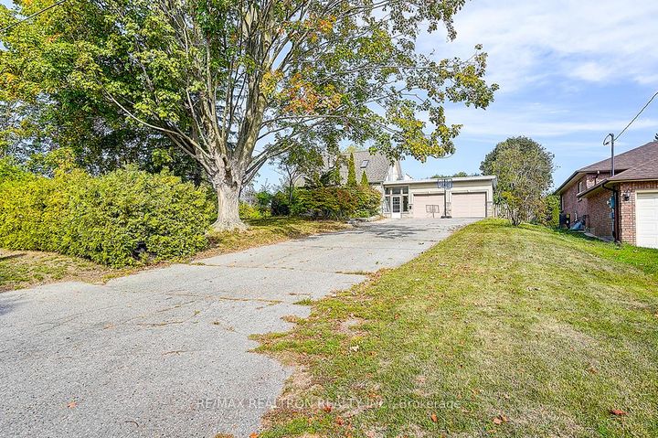 Photo 2 at 904 Parklane Avenue, Eastdale, Oshawa