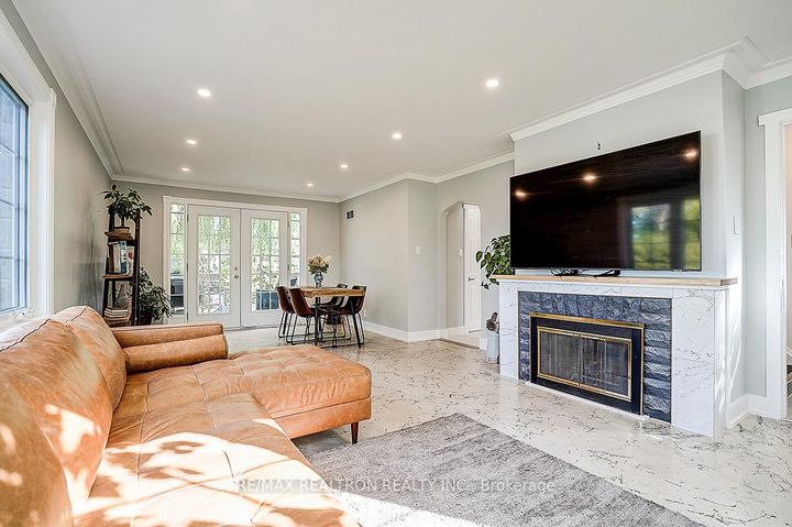 Photo 6 at 904 Parklane Avenue, Eastdale, Oshawa