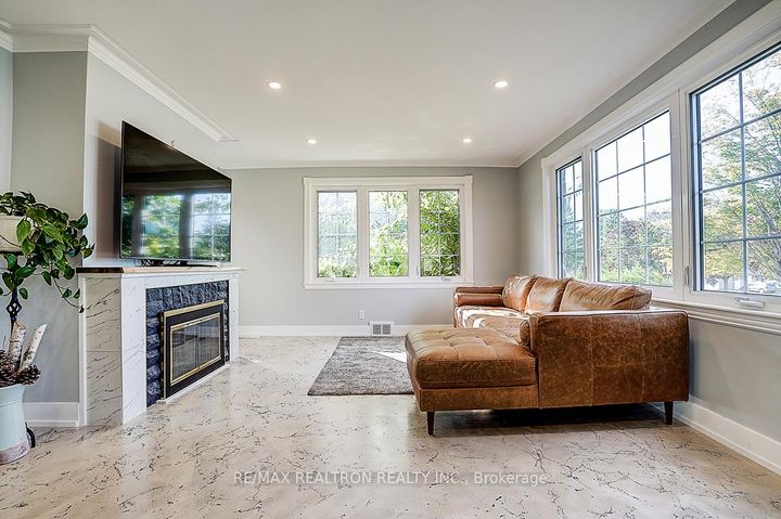Photo 7 at 904 Parklane Avenue, Eastdale, Oshawa