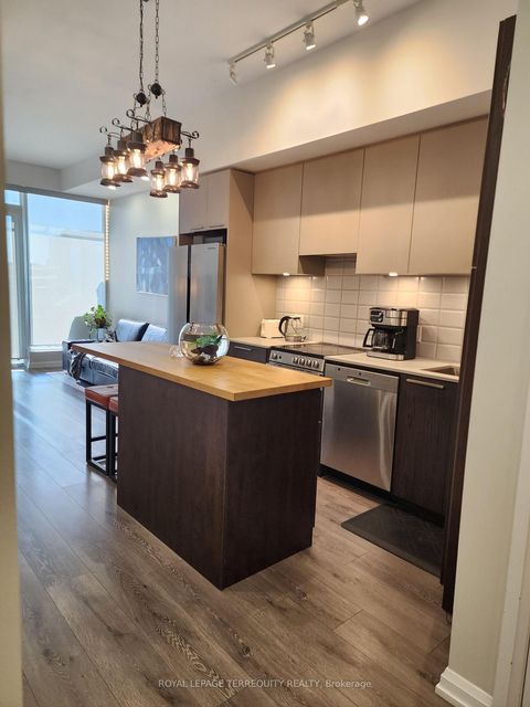 Photo 5 at 610 - 4208 Dundas Street, Humber Valley, Toronto