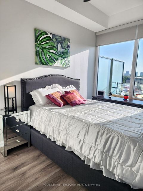 Photo 11 at 610 - 4208 Dundas Street, Humber Valley, Toronto