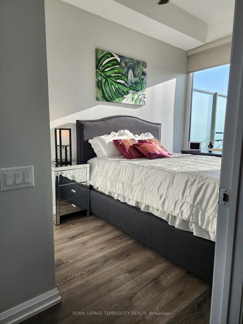Photo 12 at 610 - 4208 Dundas Street, Humber Valley, Toronto