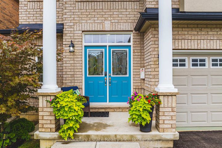Photo 1 at 11 Weathering Heights, Stoney Creek Mountain, Hamilton