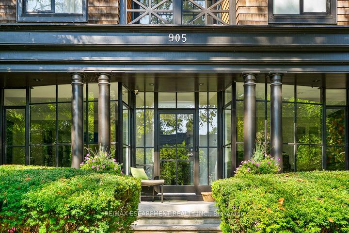 Photo 2 at 905 Sangster Avenue, Lorne Park, Mississauga