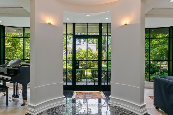 Photo 3 at 905 Sangster Avenue, Lorne Park, Mississauga