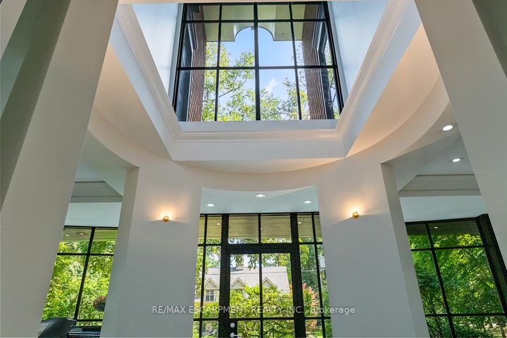 Photo 4 at 905 Sangster Avenue, Lorne Park, Mississauga