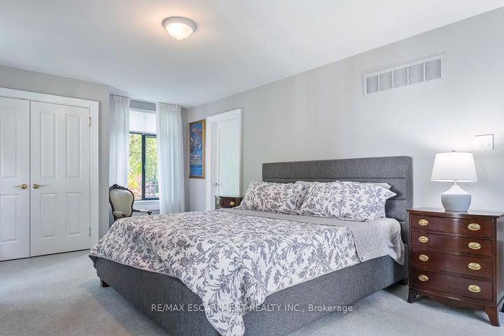 Photo 21 at 905 Sangster Avenue, Lorne Park, Mississauga