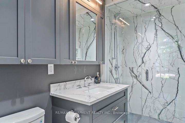 Photo 24 at 905 Sangster Avenue, Lorne Park, Mississauga