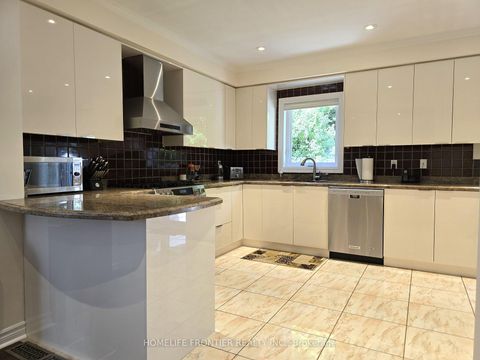 Photo 9 at 86 Larratt Lane, Westbrook, Richmond Hill