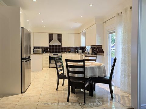 Photo 11 at 86 Larratt Lane, Westbrook, Richmond Hill