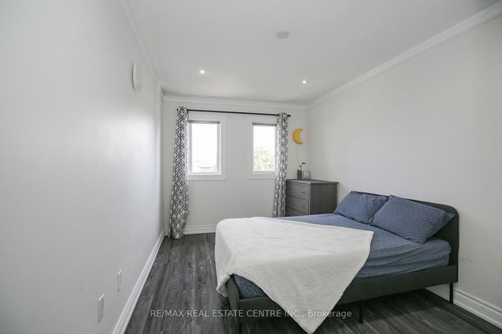 Photo 14 at 5600 Cortina Crescent, Hurontario, Mississauga
