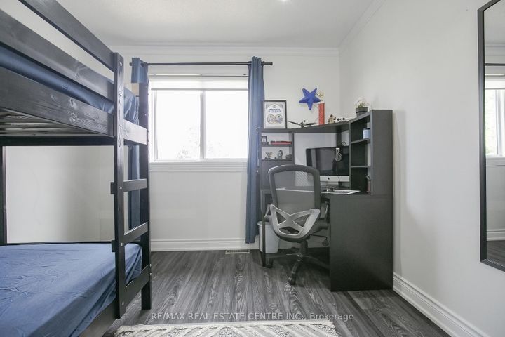 Photo 17 at 5600 Cortina Crescent, Hurontario, Mississauga
