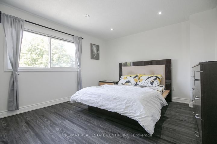 Photo 23 at 5600 Cortina Crescent, Hurontario, Mississauga
