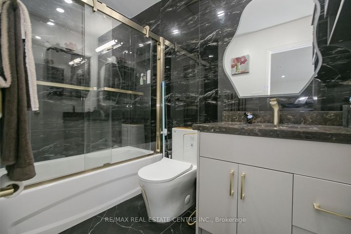 Photo 26 at 5600 Cortina Crescent, Hurontario, Mississauga
