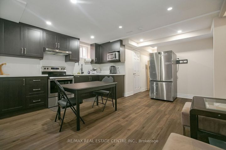 Photo 28 at 5600 Cortina Crescent, Hurontario, Mississauga