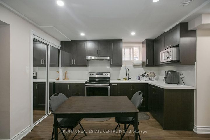 Photo 29 at 5600 Cortina Crescent, Hurontario, Mississauga