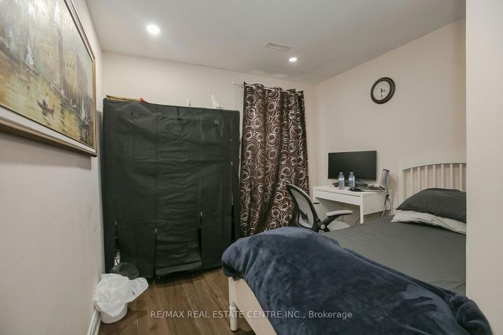 Photo 30 at 5600 Cortina Crescent, Hurontario, Mississauga