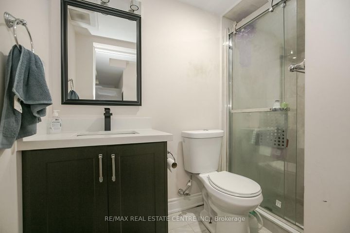 Photo 32 at 5600 Cortina Crescent, Hurontario, Mississauga