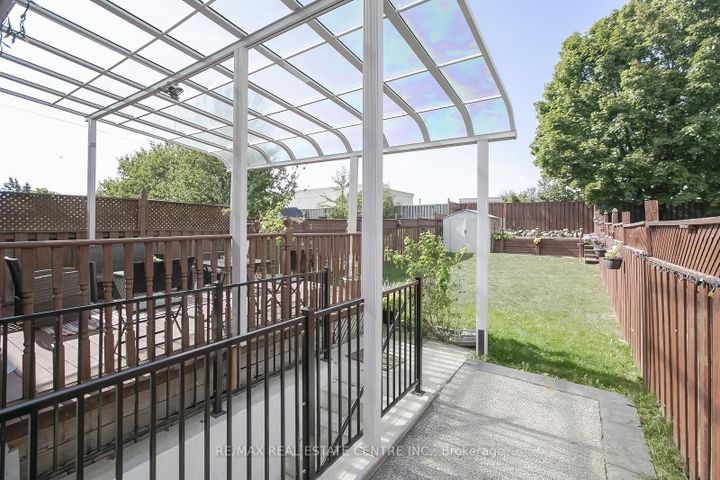 Photo 35 at 5600 Cortina Crescent, Hurontario, Mississauga