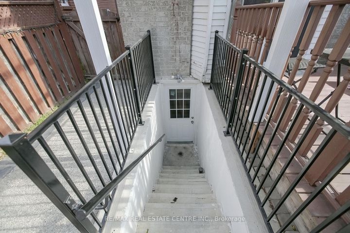 Photo 36 at 5600 Cortina Crescent, Hurontario, Mississauga
