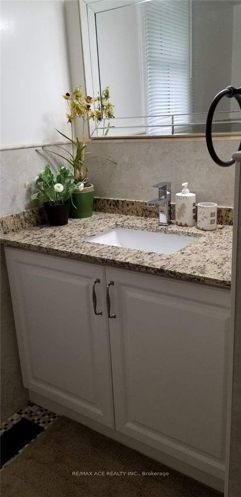 Photo 3 at 14 Hillock Place, Woburn, Toronto