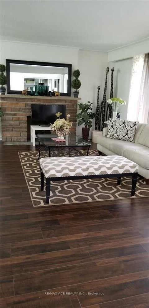 Photo 4 at 14 Hillock Place, Woburn, Toronto