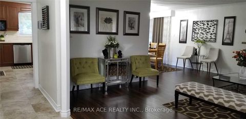 Photo 5 at 14 Hillock Place, Woburn, Toronto