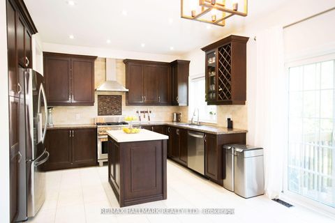 Photo 3 at 128 Wolf Creek Crescent, Patterson, Vaughan