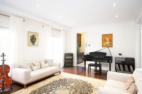 Photo 6 at 128 Wolf Creek Crescent, Patterson, Vaughan