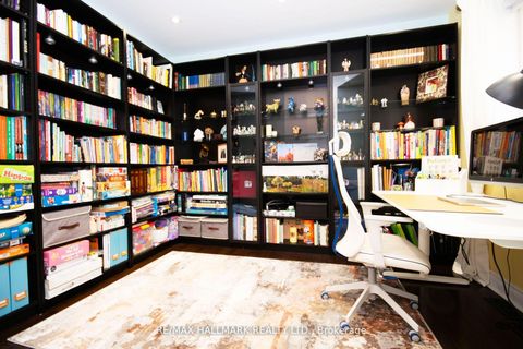 Photo 7 at 128 Wolf Creek Crescent, Patterson, Vaughan