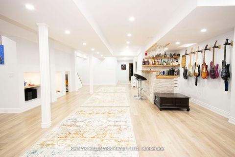 Photo 8 at 128 Wolf Creek Crescent, Patterson, Vaughan