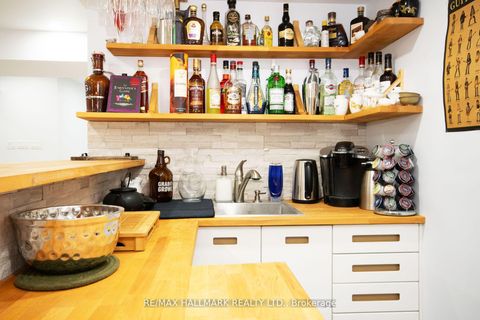 Photo 11 at 128 Wolf Creek Crescent, Patterson, Vaughan