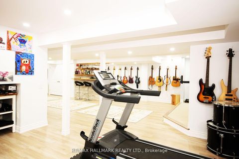 Photo 17 at 128 Wolf Creek Crescent, Patterson, Vaughan