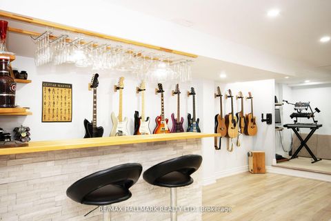 Photo 19 at 128 Wolf Creek Crescent, Patterson, Vaughan