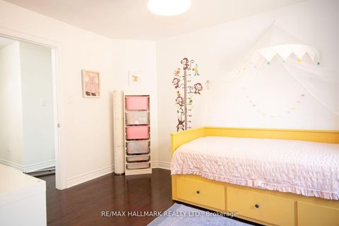 Photo 32 at 128 Wolf Creek Crescent, Patterson, Vaughan