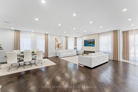 Photo 8 at 63 Willett Crescent, Mill Pond, Richmond Hill