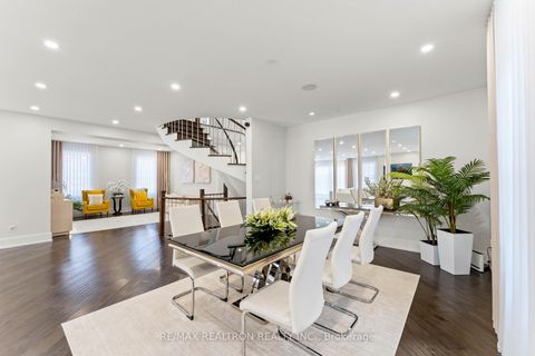 Photo 10 at 63 Willett Crescent, Mill Pond, Richmond Hill