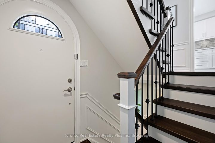 Photo 2 at 29 Anvil Millway, Windfields, Toronto