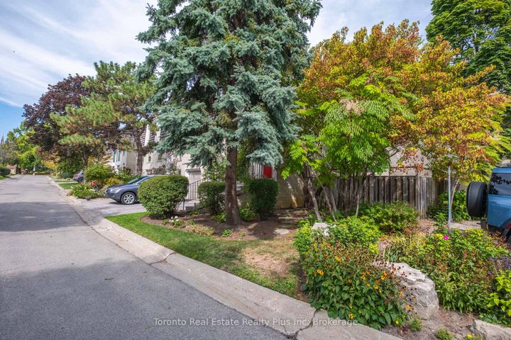 Photo 39 at 29 Anvil Millway, Windfields, Toronto