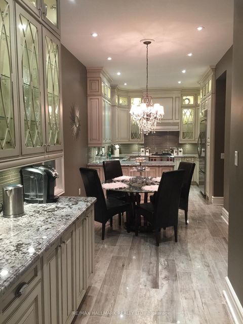 Photo 3 at 9 Willett Crescent, Mill Pond, Richmond Hill