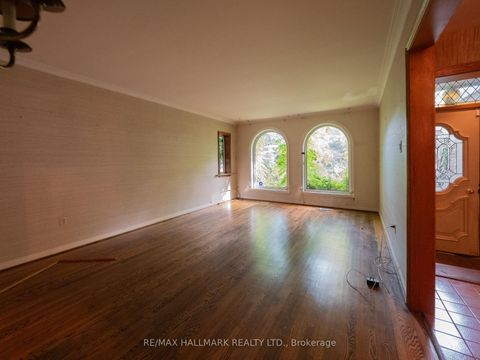 Photo 4 at 68 Pinnacle Road, Windfields, Toronto