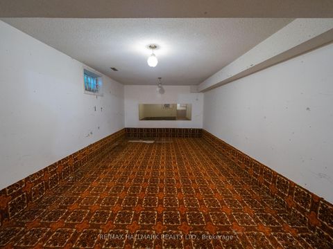 Photo 14 at 68 Pinnacle Road, Windfields, Toronto